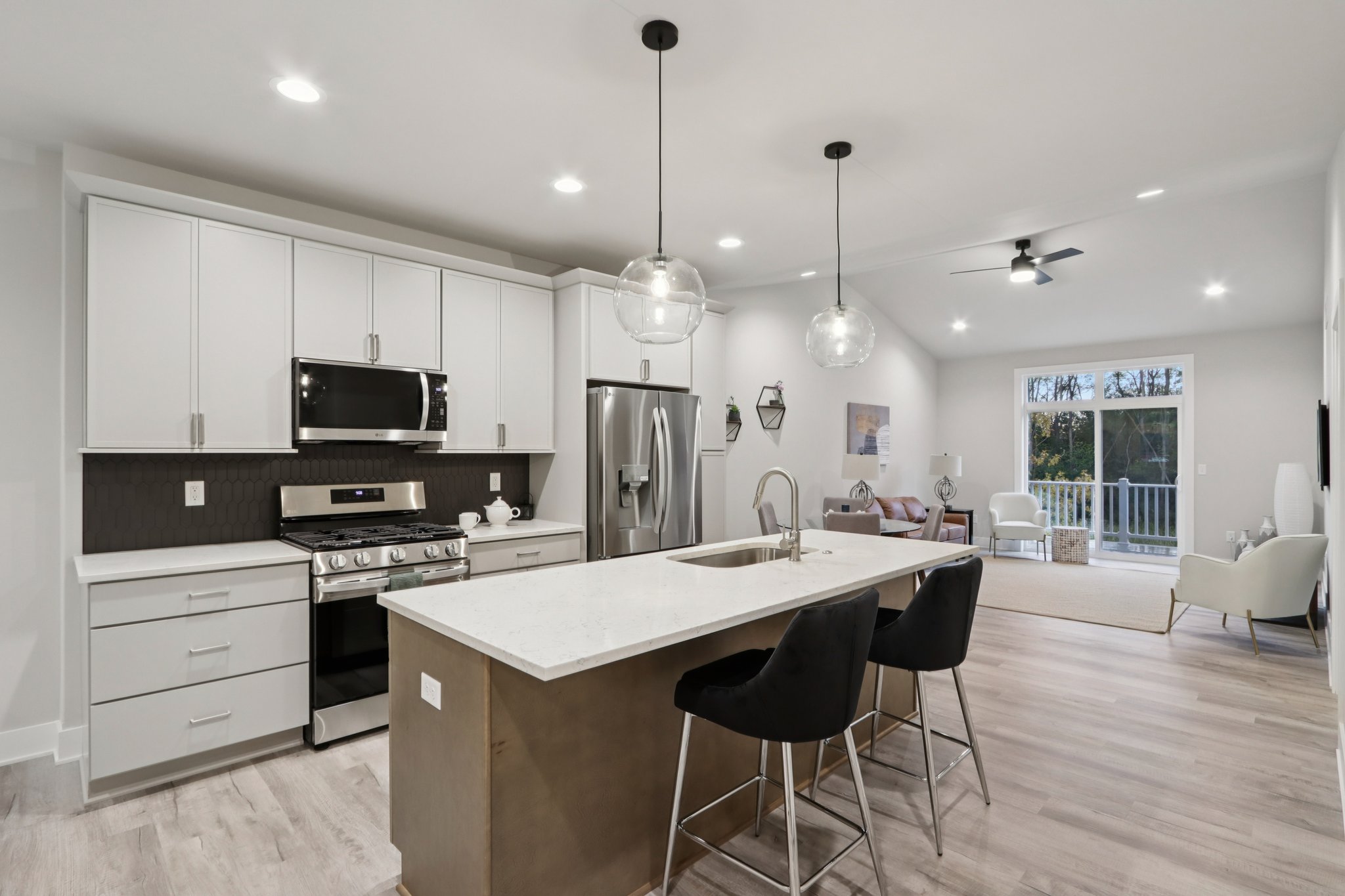 Falcon Woods kitchen with quartz countertops