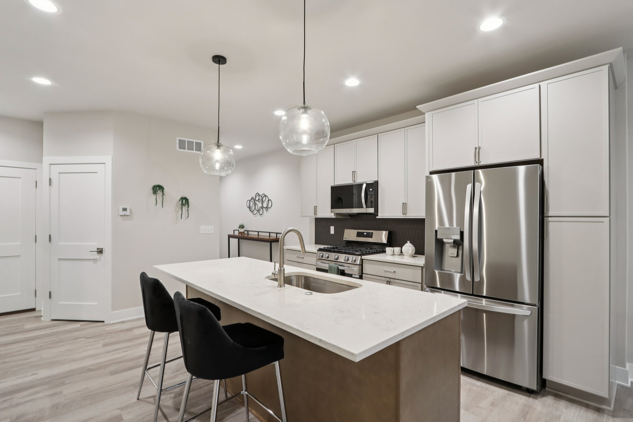 Falcon Woods large granite island